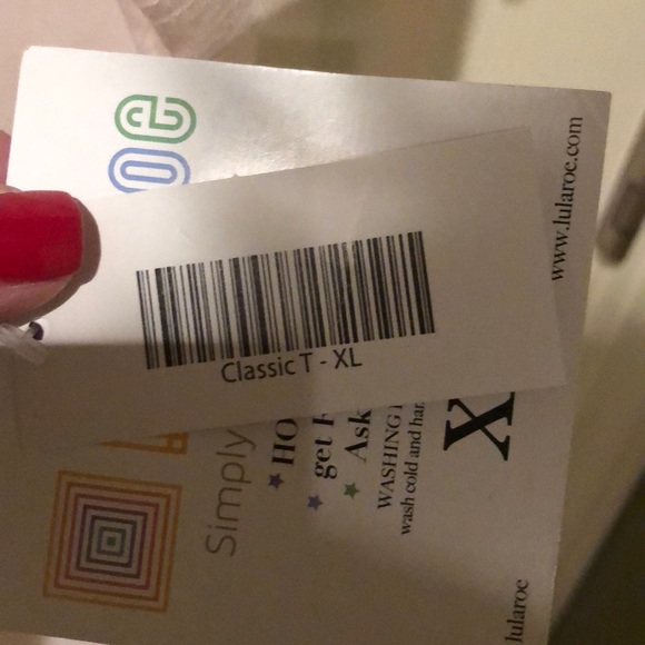 LuLaRoe Classic T - Picture 3 of 4